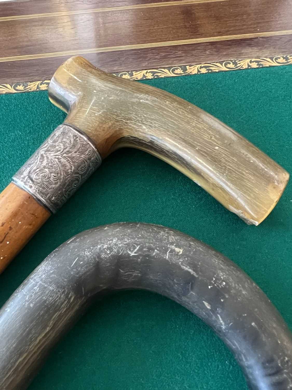 A LATE 19TH CENTURY RHINOCEROS HORN HANDLED WALKING CANE TOGETHER WITH FIVE FURTHER - Image 4 of 10