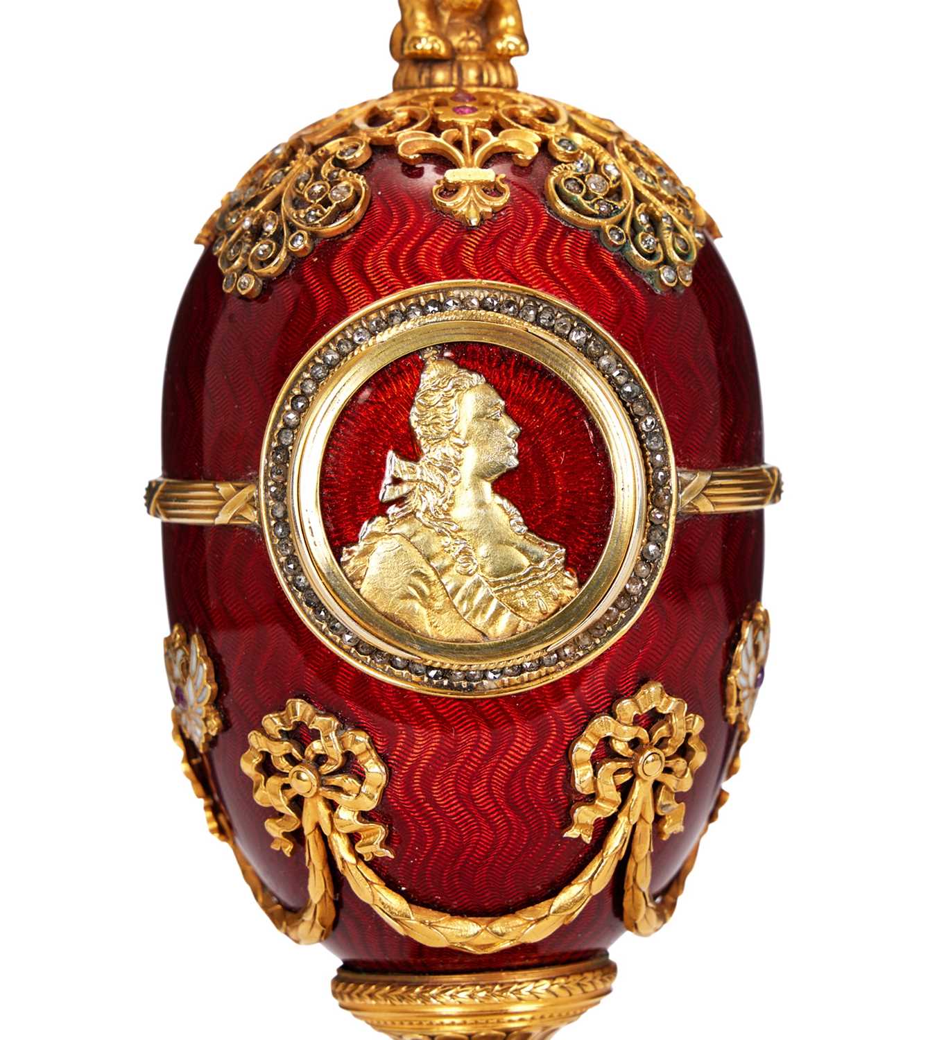 A FABERGE STYLE DIAMOND ENCRUSTED, GUILLOCHE ENAMEL AND SILVER GILT EGG - Image 5 of 6