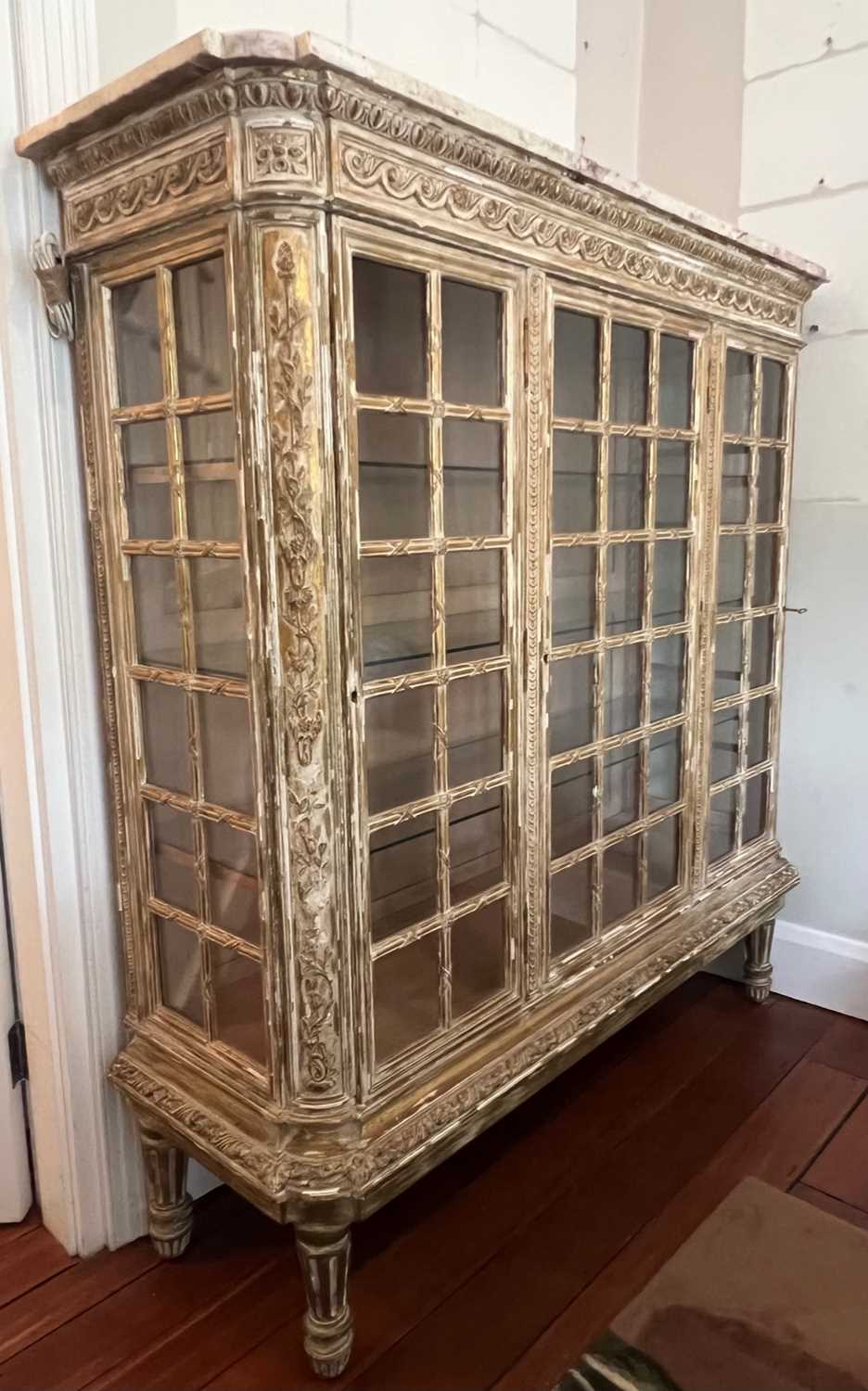 A LATE 19TH CENTURY SCANDINAVIAN GILTWOOD, MARBLE TOPPED AND GLASS DISPLAY CABINET - Image 5 of 11