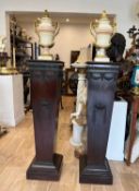 A PAIR OF EARLY 20TH CENTURY ADAM STYLE MAHOGANY PEDESTALS