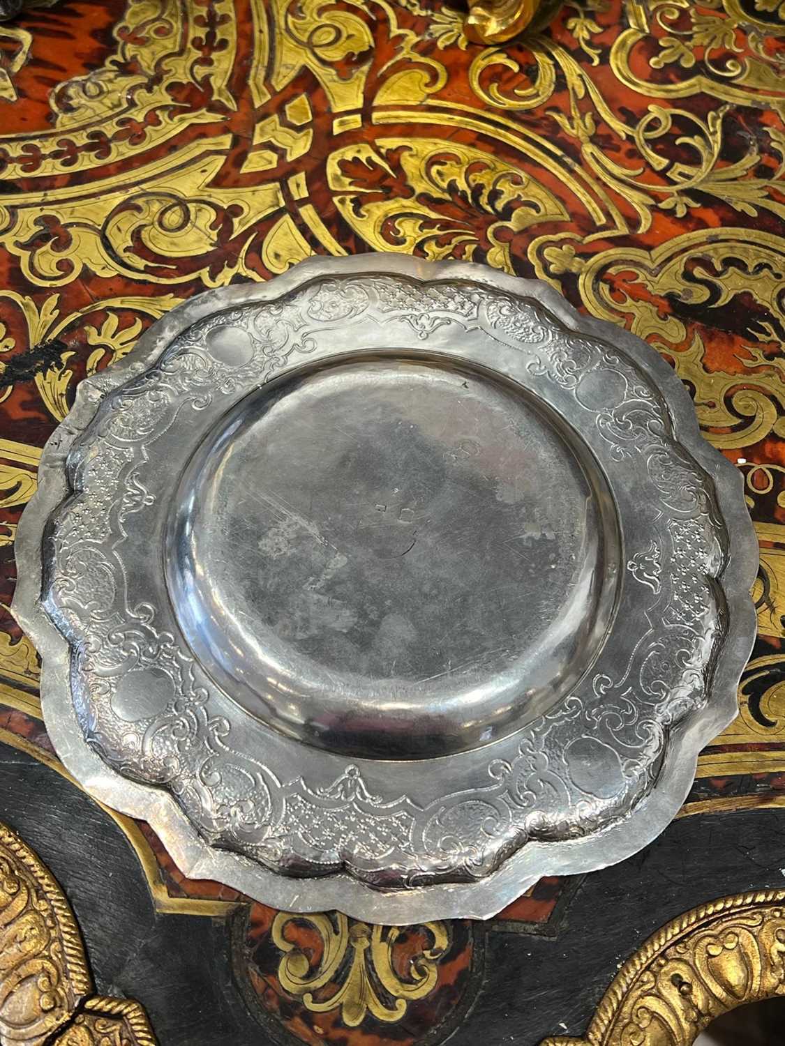 AN 18TH / 19TH CENTURY GERMAN OR SWISS SILVER AND PARCEL GILT TRAY - Image 4 of 4