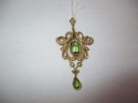 15ct Gold Art Nouveau Pearl and Peridot Pendant Brooch, 7.2g