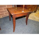 AN ANTIQUE MAHOGANY STOOL WITH SPLAYED LEGS H-37 W-39 CM