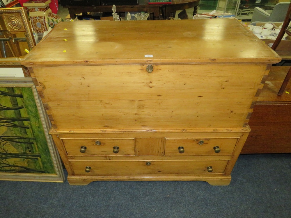 AN ANTIQUE PINE MULE CHEST H-109 W-127 CM