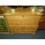 AN ANTIQUE PINE MULE CHEST H-109 W-127 CM