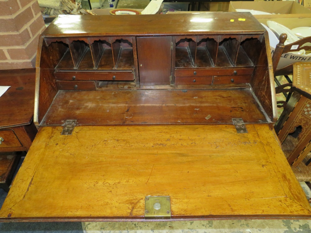 A GEORGIAN MAHOGANY COUNTRYMADE BUREAU W-93 CM A/F - Image 2 of 4