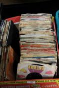 A TRAY OF 1960S 7" SINGLE RECORDS TO INCLUDE MANFRED MANN, THE MARMALADE, DUANE EDDY, ETC (APPROX