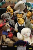 A TRAY OF ASSORTED TEDDY BEARS AND FIGURES ETC