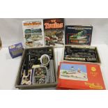 A TRAIN SET AND TRACK ETC TOGETHER WITH A SELECTION OF HARDBACK BOOKS ON TRAINS