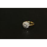 A HALLMARKED 18CT GOLD DIAMOND CLUSTER RING, APPROX WEIGHT 3.4 G