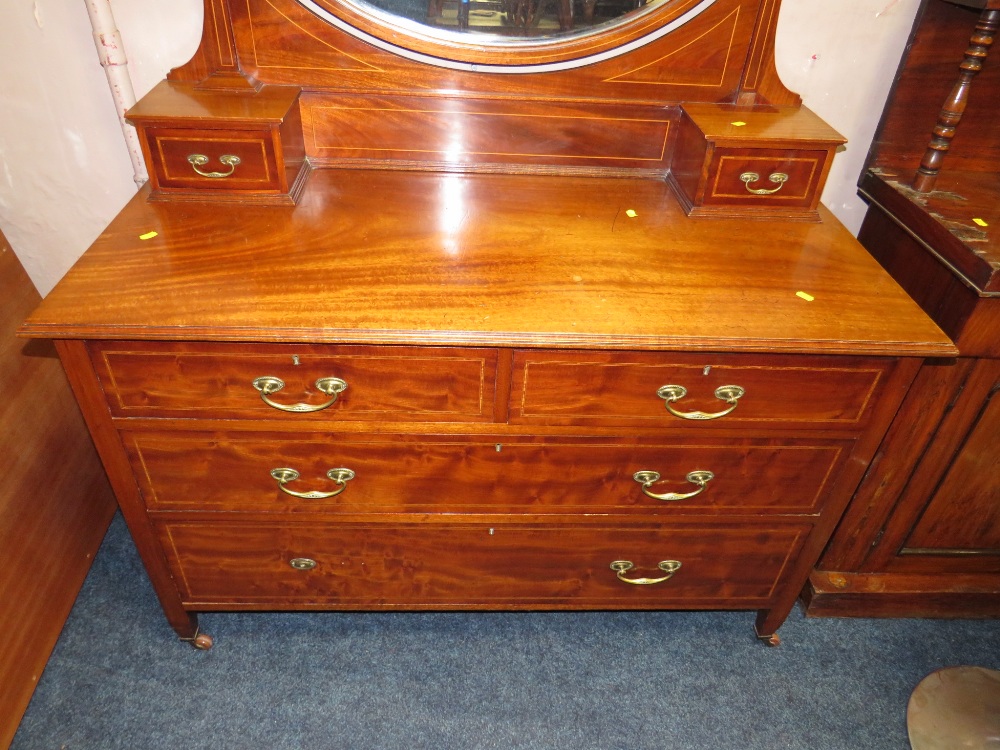 AN EDWARDIAN MAHOGANY INLAID DRESSING TABLE - Image 2 of 5