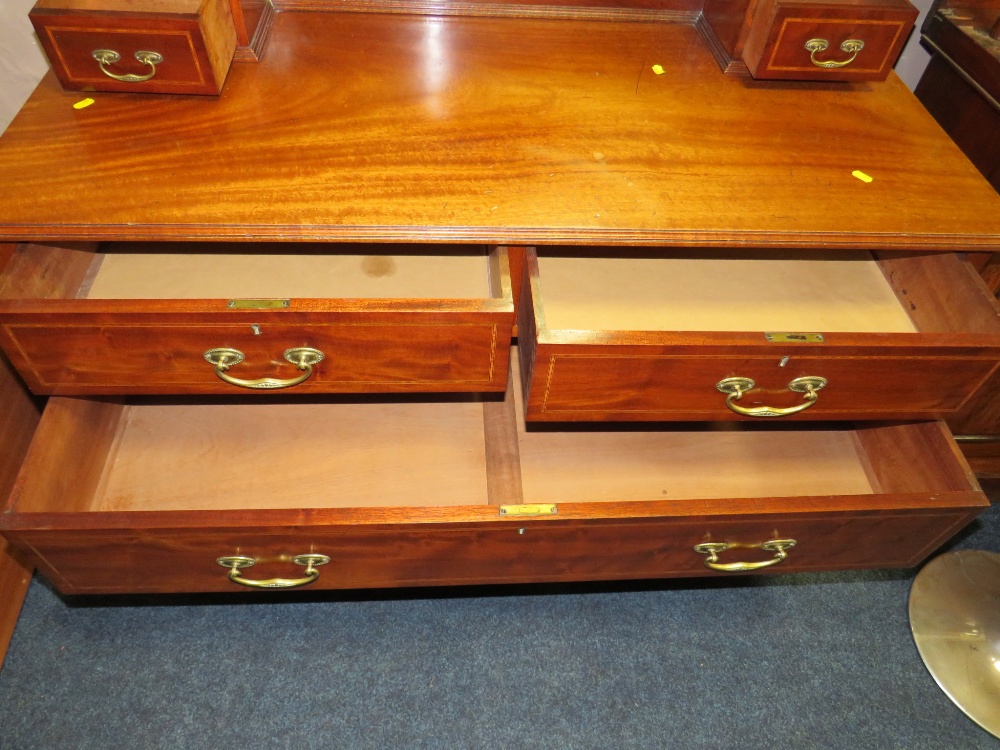 AN EDWARDIAN MAHOGANY INLAID DRESSING TABLE - Image 5 of 5