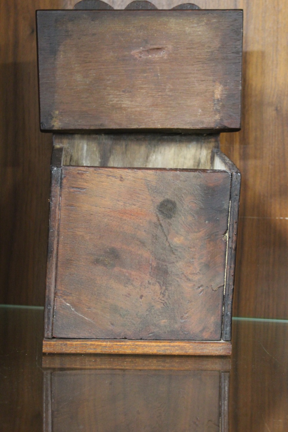 A MAHOGANY WALL MOUNTED ANTIQUE CANDLE BOX - Image 2 of 3