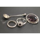 A SELECTION OF VINTAGE SILVER JEWELLERY
