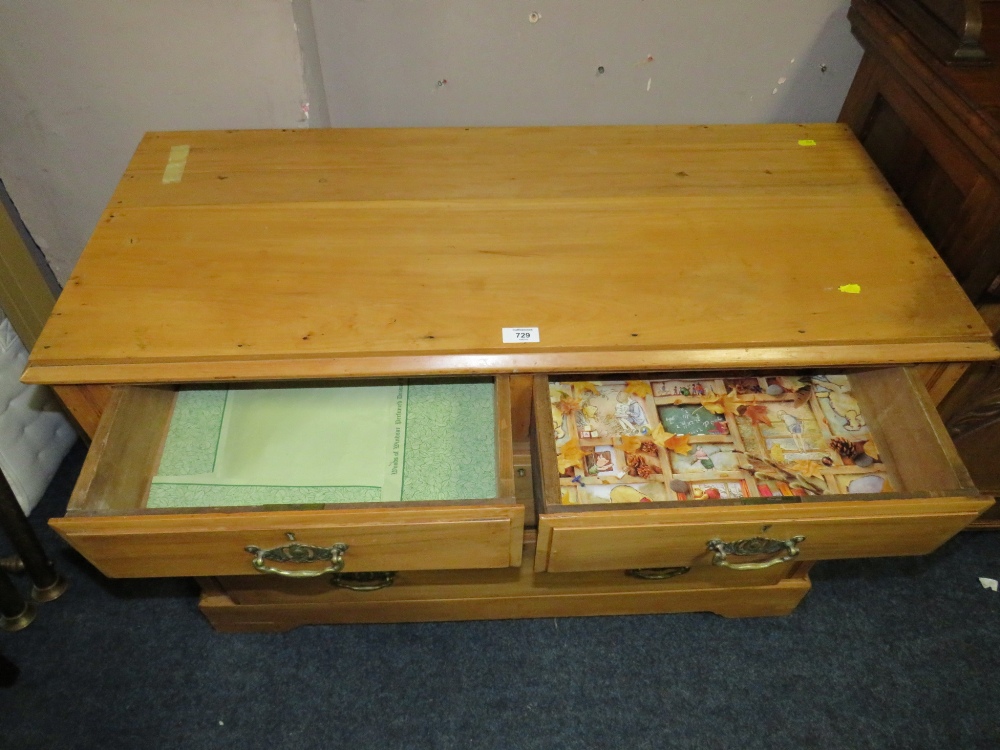 AN ANTIQUE SATINWOOD FOUR DRAWER CHEST W-106 CM - Image 3 of 3