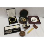 A LEATHER COLLAR BOX AND CONTENTS TO INCLUDE VINTAGE HAND SCALES, BINOCULARS ETC