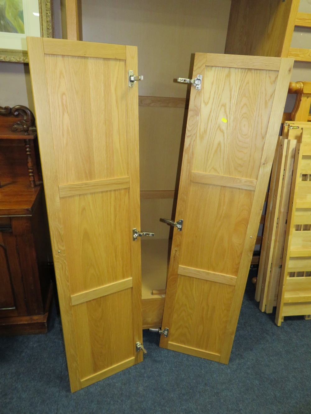 A MODERN OAK TWO DOOR WARDROBE WITH DRAWER H-195 W-90 CM - Image 4 of 4