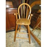 A CHILDS/DOLLS WINDSOR HIGH CHAIR