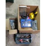 A BOX OF ASSORTED TOOLS TO INCLUDE A METAL TOOL BOX AND CONTENTS