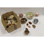 A SELECTION OF ASSORTED MINERAL / ROCK SAMPLES ETC TO INCLUDE GEODES, AN ONYX BOWL AND VARIOUS