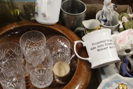 A TRAY OF SUNDRIES TO INCLUDE A COLLECTABLE SADLER TEAPOT
