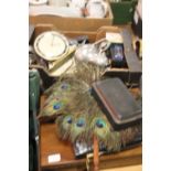 A QUANTITY OF COLLECTABLES TO INCLUDE A PEACOCK FEATHER FAN