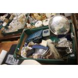 A BOX OF COLLECTABLES TO INCLUDE A WHITE METAL DISH