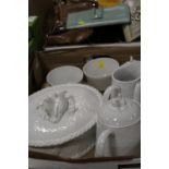 A COLLECTION OF ROYAL WORCESTER GOURMET KITCHEN WARES TO INCLUDE A LIDDED TUREEN, TEAPOT, JUG &