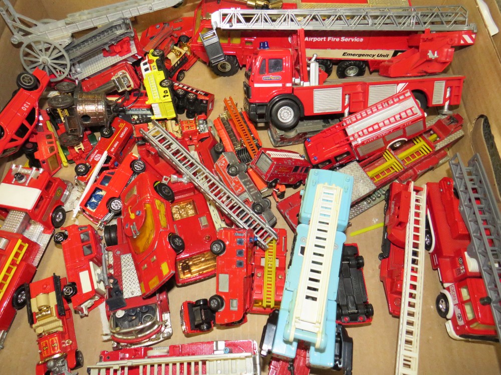 TWO TRAYS OF ASSORTED DIECAST AND OTHER FIRE ENGINES AND VEHICLES TO INC HOTWHEELS, MATCHBOX ETC - Image 2 of 3