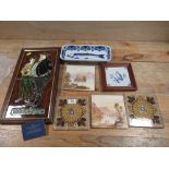 A COLLECTION OF VINTAGE AND MODERN TILES, TO INCLUDE FRAMED DELFT EXAMPLE PLUS A DELPH OBLONG DISH