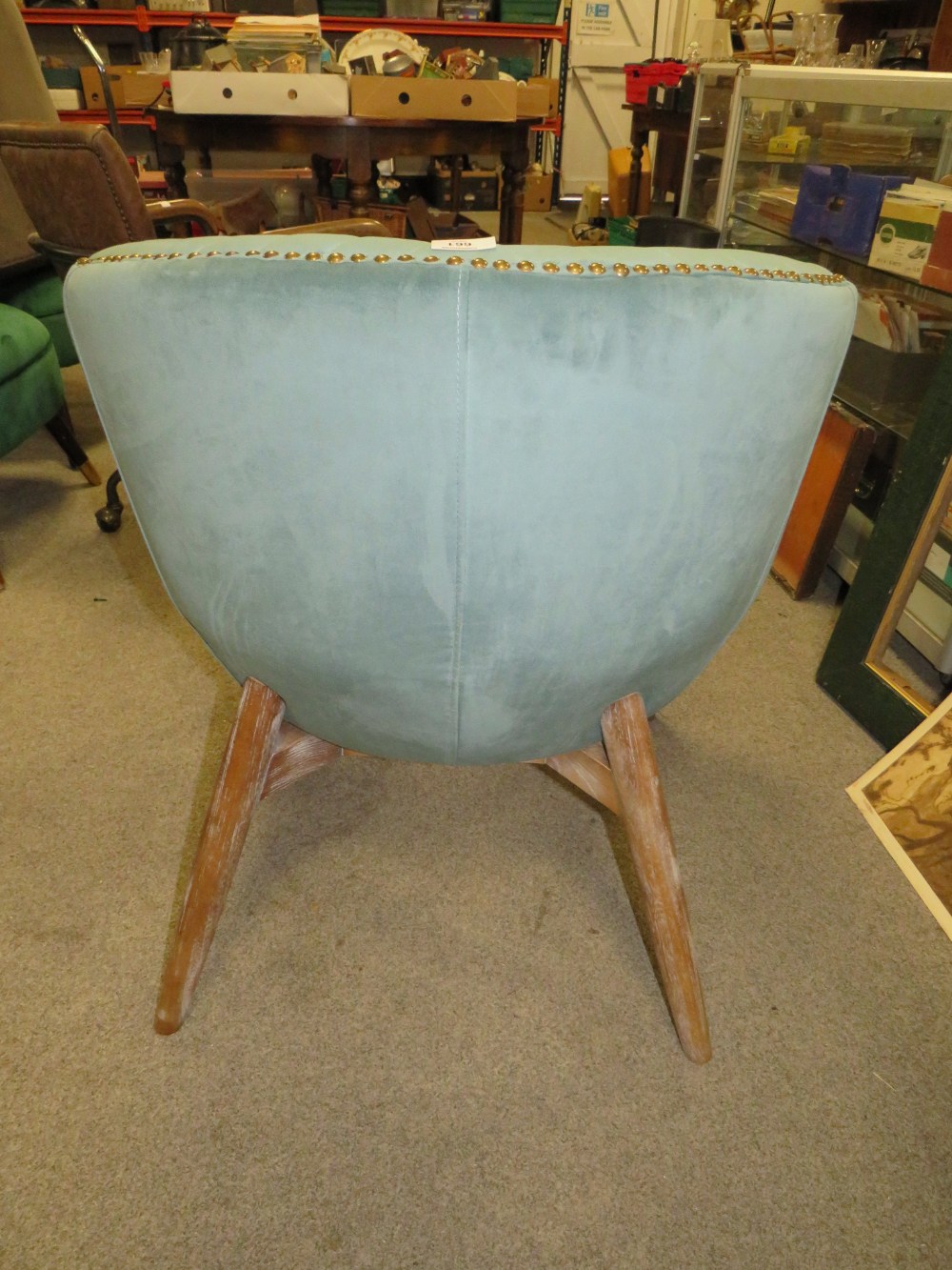 A MODERN TEAL UPHOLSTERED TUB CHAIR - Image 3 of 3