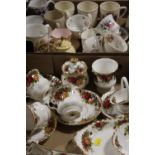 A TRAY OF ROYAL ALBERT OLD COUNTRY ROSES TEAWARE AND DECORATIVE ITEMS TOGETHER WITH A TRAY OF