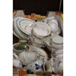 A TRAY OF ASSORTED TEAWARE AND CERAMICS TO INCLUDE A SELECTION OF ROYAL ALBERT 'MOSS ROSE' PATTERN
