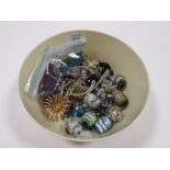 A QUANTITY OF COSTUME JEWELLERY TO INC LARGE MURANO GLASS BEADS