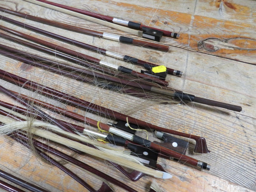 A COLLECTION OF ASSORTED VIOLIN BOWS - Image 3 of 4