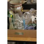 A TRAY OF ASSORTED GLASS WARE AND STONEWARE TO INCLUDE CAITHNESS BUD VASES, VARIOUS ANTIQUE