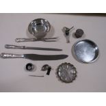 A COLLECTION OF ASSORTED SILVER PLATED WARE TO INC A CARVING SET ETC., PLUS A HALLMARKED SILVER