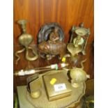 A SELECTION OF METALWARE AND COLLECTABLE'S TO INC A TORTOISESHELL TYPE CLOCK, SNAKE CANDLESTICKS,