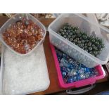 A COLLECTION OF FLORAL / FLOWER ARRANGING / DECORATIVE GLASS MARBLES AND PEBBLES ETC