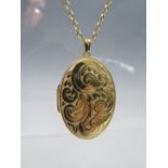 A HALLMARKED 9CT GOLD PENDANT LOCKET, indistinct marks to loop, suspended on a 9ct gold belcher