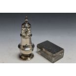 A HALLMARKED SILVER SUGAR CASTOR BY WILLIAM COMYNS & SONS LTD - LONDON 1926, approx weight 110g, H