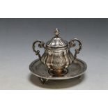 AN UNUSUAL WHITE METAL INK STAND WITH BAT FEET AND SUGAR BOWL INKWELL, H 11.5 cm