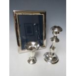 A HALLMARKED SILVER PICTURE FRAME - SHEFFIELD 1990, makers mark for Walker & Hall, overall H 22.5