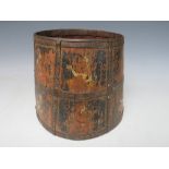 AN EARLY INDIAN SMALL COOPERED BARREL WITH TWELVE PAINTED FIGURE STUDIES, H 21 cm, base Dia. 25