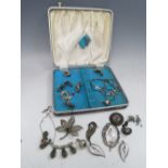 A COLLECTION OF VINTAGE SILVER AND WHITE METAL COSTUME JEWELLERY, to include a Siam silver brooch