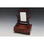A MAHOGANY MINIATURE DRESSING TABLE MIRROR WITH DRAWS, H 29 cm