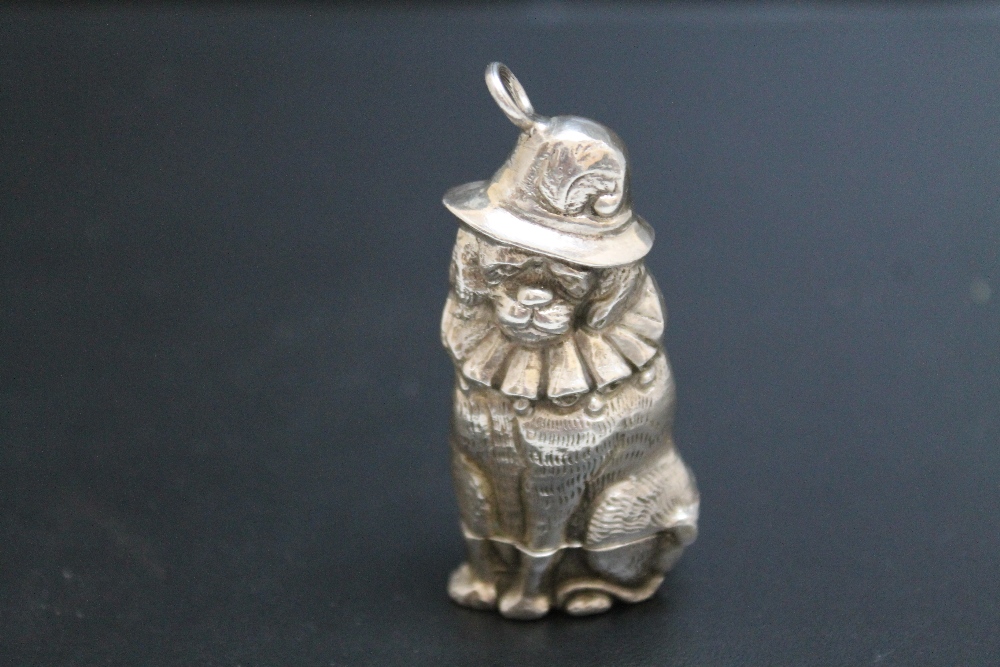 A NOVELTY WHITE METAL VESTA CASE IN THE FORM OF MR PUNCH'S DOG - TOBY, stamped to base 'sterling