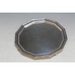 A HALLMARKED SILVER SALVER BY ATKIN BROTHERS - SHEFFIELD 1932, approx weight 570g , Dia 26 cm