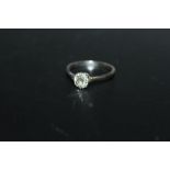 AN 18CT WHITE GOLD DIAMOND SOLITAIRE RING, the diamond being an estimated 1 carat, approx weight 2.