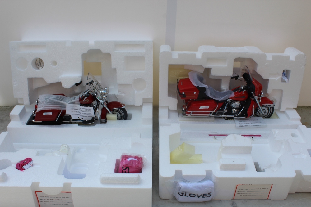 TWO FRANKLIN MINT PRECISION MODELS, a 2006 Harley Davidson Firefighter special edition, limited - Image 4 of 6